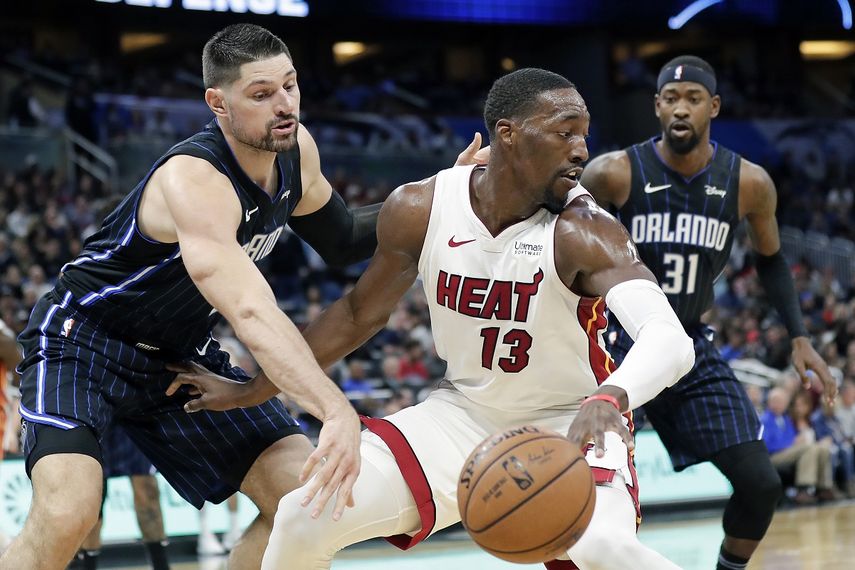 Foto del&nbsp;1 de febrero del 2020 de Bam Adebayo, el pivot del Heat de Miami,&nbsp;en un partido contra el Magic de Orlando.