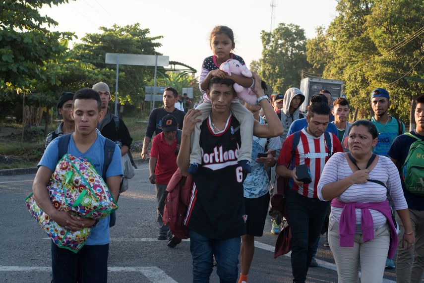 Migrantes&nbsp;hondureños comenzaron su camino hacia la ciudad mexicana de Tapachula, en el estado de Chiapas.