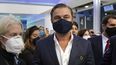 El actor Leonardo DiCaprio, en el centro, asiste a la Conferencia de las Naciones Unidas sobre el Cambio Climático COP26 en Glasgow, Escocia, el martes 2 de noviembre de 2021.&nbsp;
