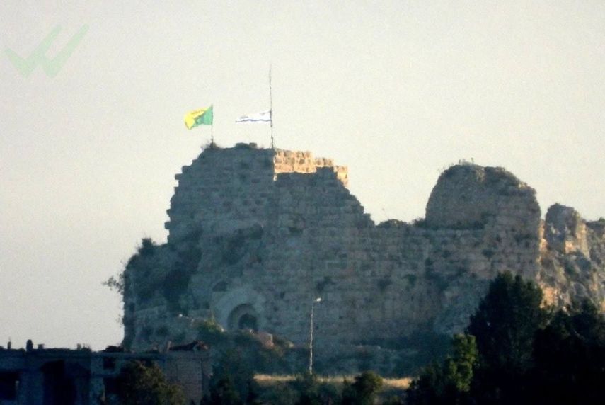 La bandera israelí ondea sobre el castillo cruzado de Beaufort, en el sur de Líbano