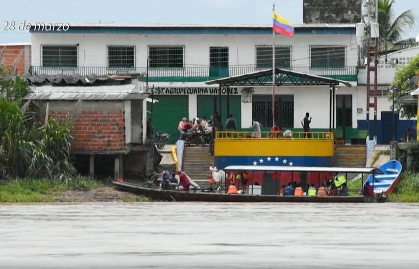 Venezolanos huyen por conflicto entre las disidencia de las FARC y cuerpos de seguridad del régimen de Venezuela. Captura de Video de AFP