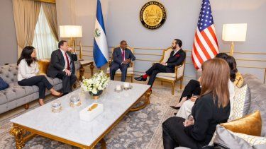 El presidente Nayib Bukele recibió en privado por la tarde en Casa Presidencial al subsecretario de Estado de EEUU, Brian Nichols