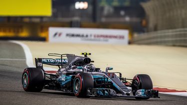 Bottas superó por menos de un segundo a su compañero de equipo y a su rival de Ferrari. 