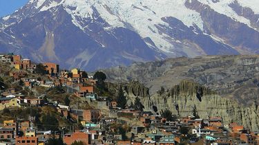 El Illimani, la montaña nevada más icónica y guardiana de la ciudad de La Paz, Bolivia. Ubicado a &nbsp;6.460 metros sobre el nivel del mar.&nbsp;