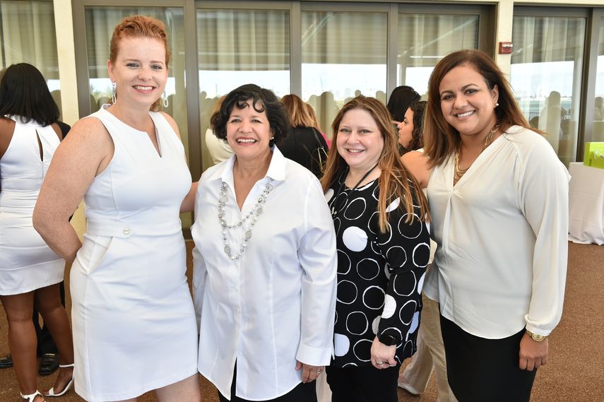Kristen Ordondez, Lidia Gutiérrez, Terri Pollack y Amanda González.