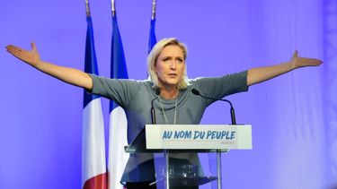 Le Pen, líder del Frente Nacional, sostuvo que la nueva ley de seguridad, que Macron firmó el lunes, no es suficiente para combatir el terrorismo islamista.
