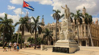 Parque Central, La Habana, con monumento a José Martí. Parque Central, La Habana, con monumento a José Martí.