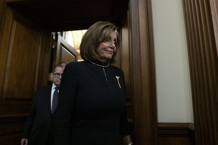 La presidenta de la C&aacute;mara de Representantes de los Estados Unidos, Nancy Pelosi (Dem&oacute;crata de California), participa en una conferencia de prensa despu&eacute;s de que la C&aacute;mara de Representantes de los Estados Unidos vot&oacute; para destituir al presidente de los Estados Unidos, Donald J. Trump, en los Estados Unidos.&nbsp;