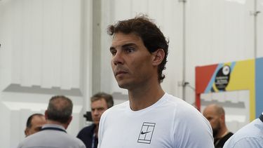 El tenista español anunció que se resintió la lesión sufrida el mes pasado en el Abierto de Australia.