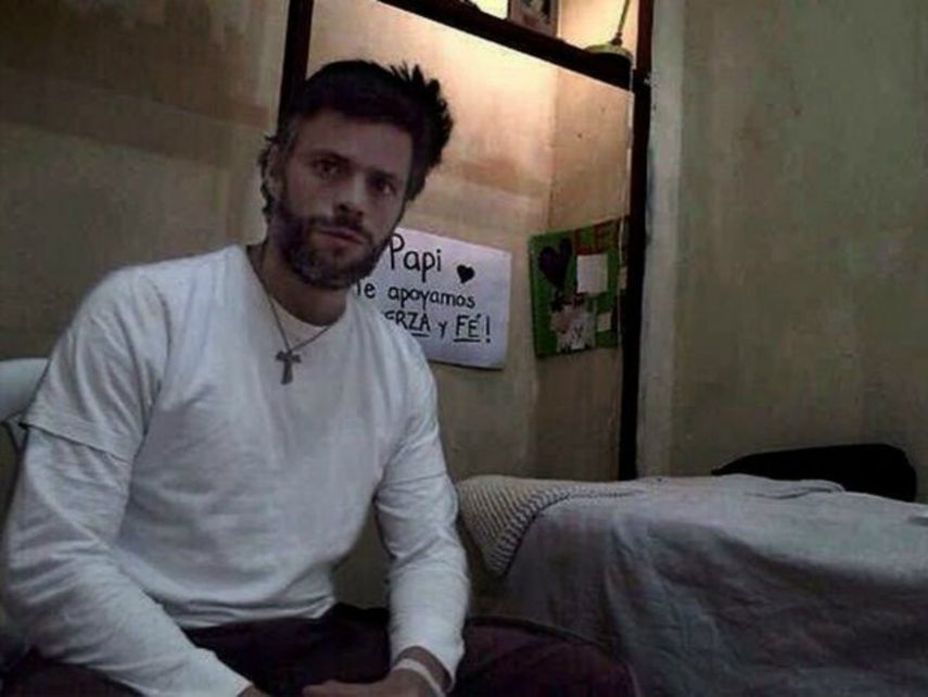 López está recluido en la cárcel militar de Ramo Verde desde febrero de 2014, donde cumple una condena de casi 14 años