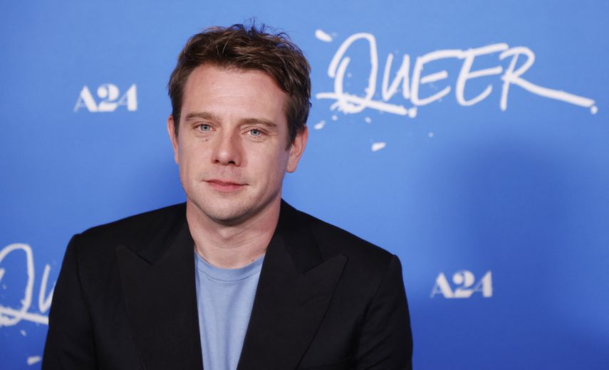 El diseñador de moda británico-irlandés Jonathan Anderson llega al estreno de Queer de A24 en el Teatro DGA de Los Ángeles el 13 de noviembre de 2024.