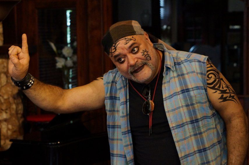 El actor nicaragüense Christian Ocón en el monólogo El adicto, de Luis de la Paz. La pieza se presenta el 29 y 30 de septiembre, en el Miami Hispanic Cultural Arts Center.