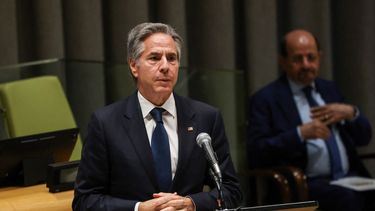 El Secretario de Estado de los Estados Unidos, Antony Blinken, habla en la Reunión de Alto Nivel sobre cómo abordar las amenazas existenciales que plantea el aumento del nivel del mar al margen del 79.º período de sesiones de la Asamblea General de las Naciones Unidas en Nueva York el 25 de septiembre de 2024.