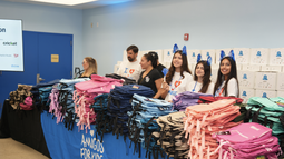 Más de 700 mochilas fueron distribuidas durante la jornada.
