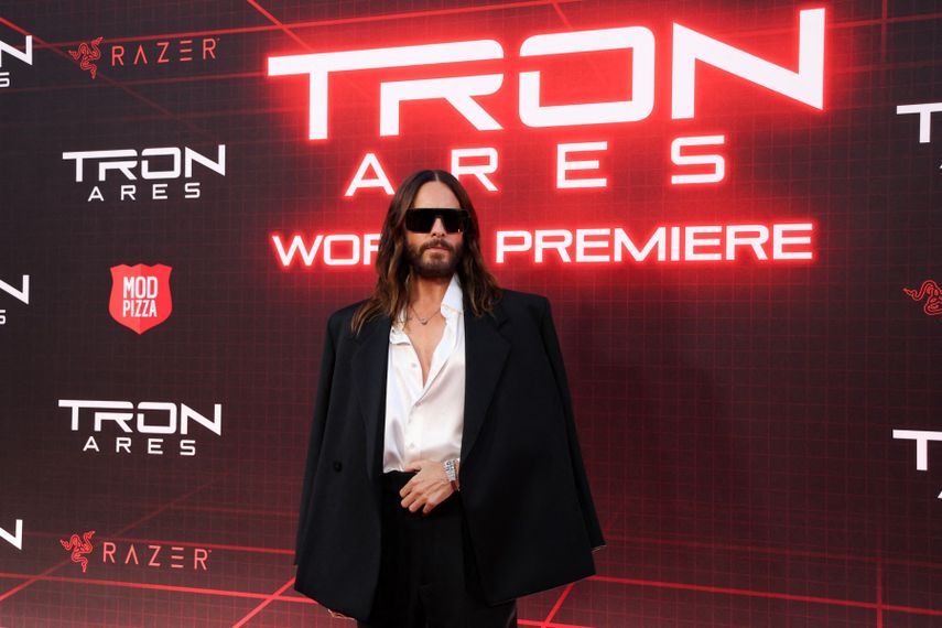 El actor, productor y músico estadounidense Jared Leto asiste al estreno mundial de Tron: Ares de Disney en el Teatro Chino TCL de Hollywood, California, el 6 de octubre de 2025.&nbsp;