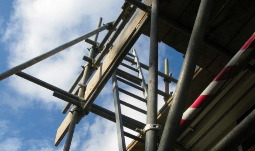 Vista de un andamio de construcción.