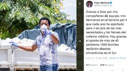Pedro Mart&iacute;nez, el segundo de los tres dominicanos que han llegado al Sal&oacute;n de la Fama, ayuda a sus coterr&aacute;neos durante la pandemia del coronavirus.