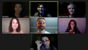 Durante una sesión de video chat, los actores de la compañía española Tranpola ensayan la obra No solo Yerma, una adaptación de Yerma, de Federico García Lorca, que presentarán en el Teatro On Screen Fest. 