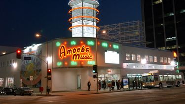 Amoeba ya estaba planeando trasladar su tienda de Sunset Boulevard (Hollywood) despu&eacute;s de que el edificio fuera vendido a un nuevo propietario en 2015.