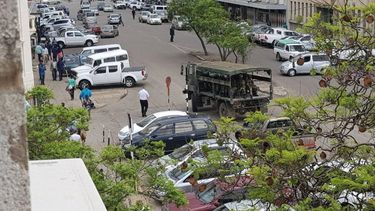 Camiones militares recorrían las calles de Harare, la capital de Zimbabue, en lo que muchos calificaban como anticipo de un golpe de Estado.