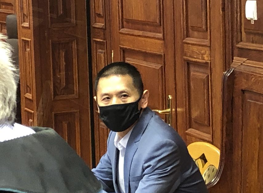 El ciudadano chino y exdirectivo de Huawei en Polonia, Weijing Wang, en el inicio de su juicio por espionaje en un tribunal en Varsovia, Polonia, martes 1 de junio de 2021. Wang se ha declarado inocente.&nbsp;