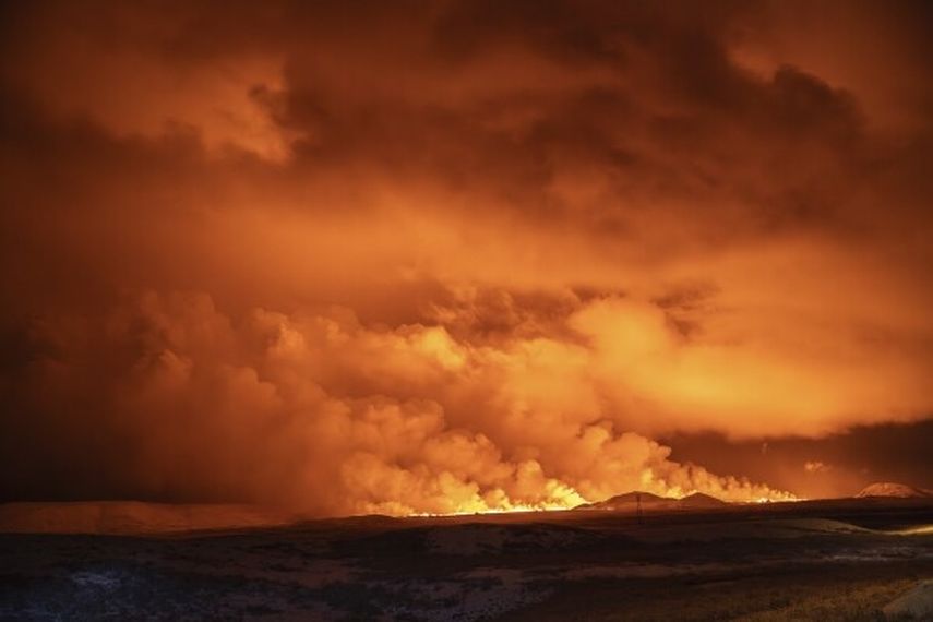 Un volcán entró en erupción en el suroeste de Islandia e iluminó el cielo nocturno&nbsp;