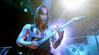 En esta foto de archivo tomada el 4 de agosto de 2017, el líder Adam Nergal Darski del grupo Behemoth se presenta en The Joint dentro del Hard Rock Hotel & Casino el 4 de agosto de 2017 en Las Vegas, Nevada.&nbsp;