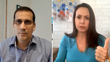 El opositor cubano Antonio Rodiles conversa con la líder venezolana Maria Corina Machado sobre el diálogo como estrategia repetitiva de los regímenes totalitartios