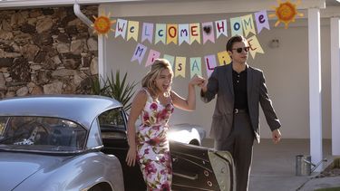 Florence Pugh y Harry Styles en una escena de la cinta Dont Worry Darling, que recaudó 19,2 millones de dólares en la taquilla, en su primer fin de semana de estreno.&nbsp;