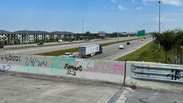 &nbsp; Puente de la calle 170 entre Hialeah y Miami Lakes.