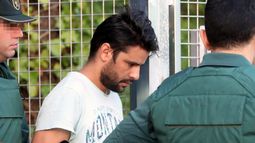 Salah El Karib, uno de los cuatro detenidos en relación con los atentados yihadistas cometidos el jueves pasado en&nbsp;Barcelona&nbsp;y Cambrils (Tarragona), en su traslado hacia la Audiencia Nacional .&nbsp;