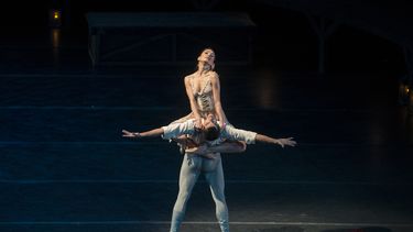 José Manuel Ghiso, primer bailarín y la prima ballerina estrella Natalia Berrios Fuentes interpretan Carmen