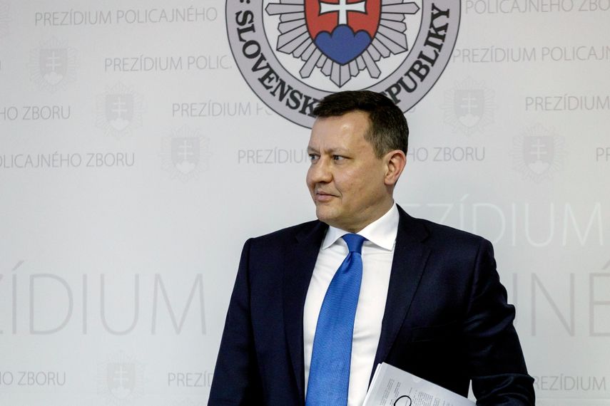 El fiscal Daniel Lipsic habla con la prensa en Bratislava, Eslovaquia, martes 15 de marzo de 2022. Las autoridades eslovacas dicen que posiblemente han desbaratado una red de espionaje ruso en su territorio.&nbsp;