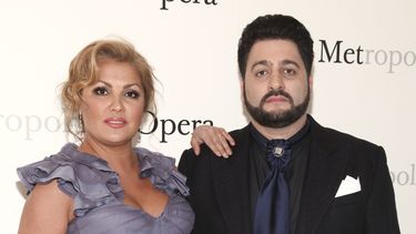La soprano Anna Netrebko y Yusif Eyvazov asisten a la celebración por el 50 aniversario de la Ópera Metropolitana en el Lincoln Center el 7 de mayo de 2017, en Nueva York.