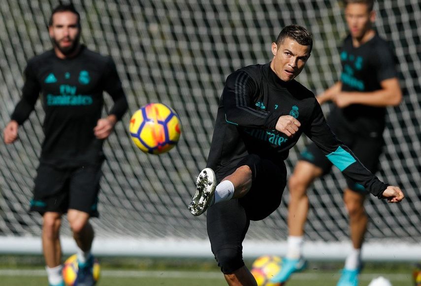 Cristiano Ronaldo entrena fuerte para el derbi madrileño de este fin de semana por la Liga española.