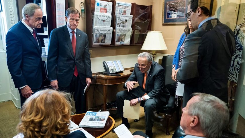 Líderes demócratas reunidos en el Congreso.