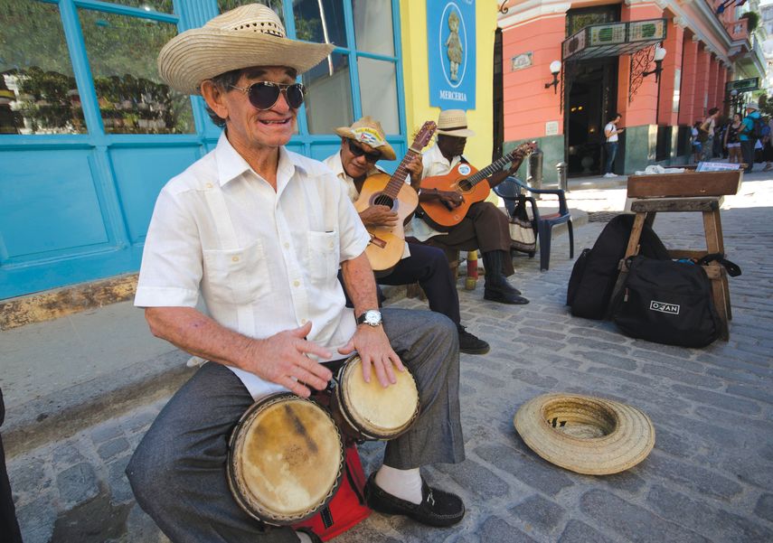 Hoy vuelve a ser usual ver a músicos en las calles de La Habana.