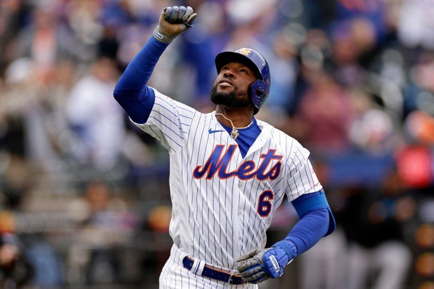 El dominicano de los Mets de Nueva York, Starling Marte, celebra un jonrón en la sexta entrada del partido ante los Marlins de Miami, el viernes 7 de abril de 2023, en Nueva York.&nbsp;