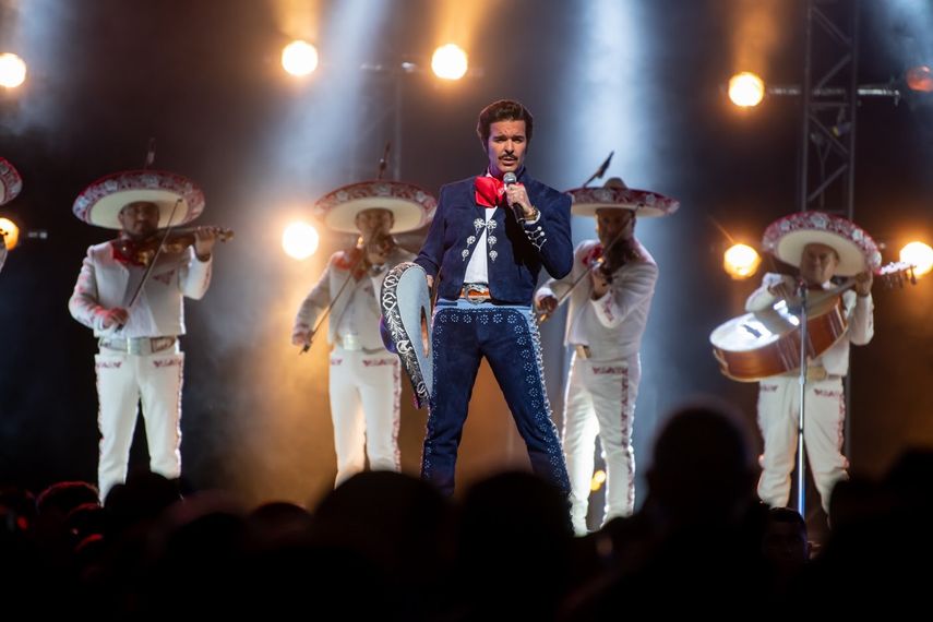Univision anuncia la fecha de estreno de la serie biográfica sobre Vicente Fernández, El último rey: El hijo del pueblo.