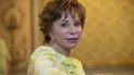 Isabel Allende posa en Madrid el 5 de junio de 2017. Han pasado 40 años desde que Allende publicó su primera novela, La casa de los espíritus, y Penguin Random House anunció el miércoles 27 de julio de 2022 que planea celebrarlo con una edición conmemorativa que incluirá un prefacio de la autora chilena.