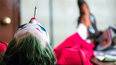 Joaquin&nbsp;Phoenix da vida al popular personaje de las viñetas en la película Joker, de Todd Phillips, que estrena en las salas de cine de EEUU el 4 de octubre.&nbsp;