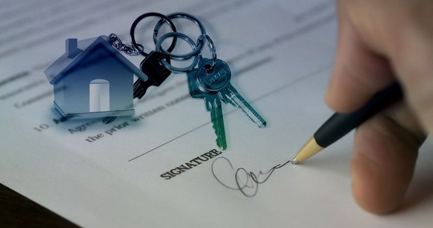 Firma del contrato de compra de una vivienda