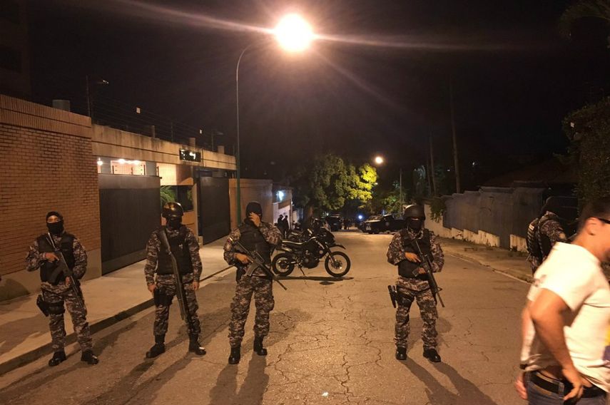 El Sebin allanó la noche de este jueves, una vivienda ubicada en la zona de Altamira, al este de Caracas, donde los dirigentes de la Mesa de la Unidad Democrática (MUD)&nbsp;han realizado varias reuniones.