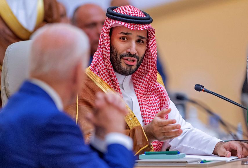 El príncipe heredero de Arabia Saudita, Mohammed bin Salman (derecha), hablando con el presidente de Estados Unidos, Joe Biden (izquierda) durante la Cumbre de Seguridad y Desarrollo de Jeddah en un hotel en la ciudad costera del Mar Rojo de Arabia Saudita.