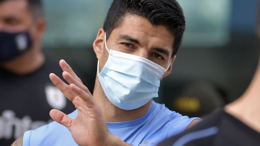 El brote de covid-19 entre jugadores y funcionarios de la selección uruguaya alcanzó este jueves los 15 contagios