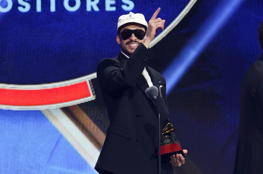El rapero, cantante y compositor puertorriqueño Bad Bunny recibe el premio a la Mejor Canción Urbana por 