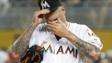 Mat Latos ha tenido un desempeño interesante con los Marlins. (ARCHIVO)