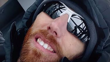 Cobra 40.000 euros al año por subir a 450 metros y cambiar una bombilla dos veces.