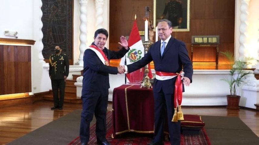 El presidente de Perú, Pedro Castillo, y el destituido exministro del Interior, Mariano González Fernández