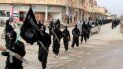 Imagen sin fecha publicada por un sitio web extremista el 14 de enero de 2014 que supuestamente muestra combatientes del grupo Estado Islámico mientras marchan por las calles de Raqa, Siria. Un análisis realizado por The Associated Press a miles de documentos filtrados del Estado Islámico revela que la mayoría de sus reclutas apenas poseen conocimientos elementales del islam. Esta conclusión es importante para prevenir la radicalización y ataques futuros Imagen sin fecha publicada por un sitio web extremista el 14 de enero de 2014 que supuestamente muestra combatientes del grupo Estado Islámico mientras marchan por las calles de Raqa, Siria. Un análisis realizado por The Associated Press a miles de documentos filtrados del Estado Islámico revela que la mayoría de sus reclutas apenas poseen conocimientos elementales del islam. Esta conclusión es importante para prevenir la radicalización y ataques futuros